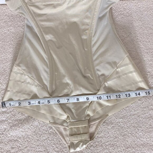 5/$25 Maidenform beige shapewear panties S - Picture 8 of 9